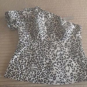 Black and white animal print of the shoulder